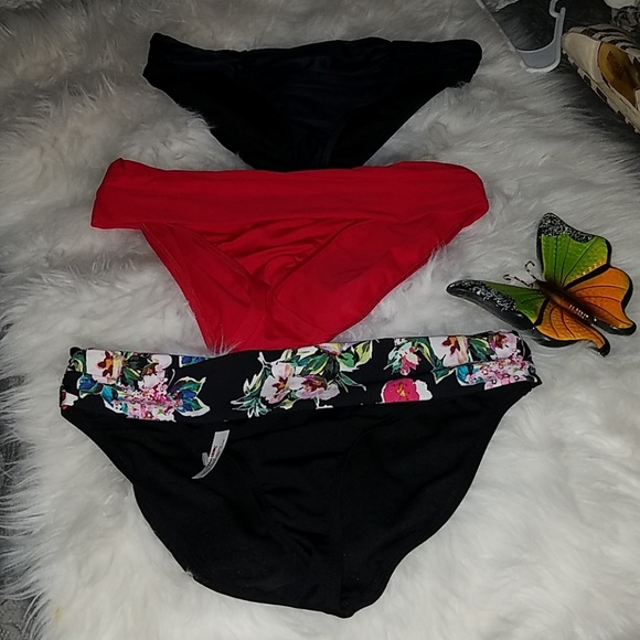 Bikinis - Picture 1 of 4